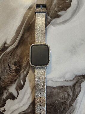 Apple Watch SE w. Charger